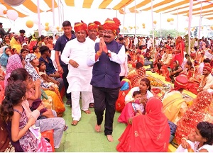 मुख्यमंत्री कन्या सामूहिक विवाह योजना में 192 जोड़ों ने लिए सात फेरे