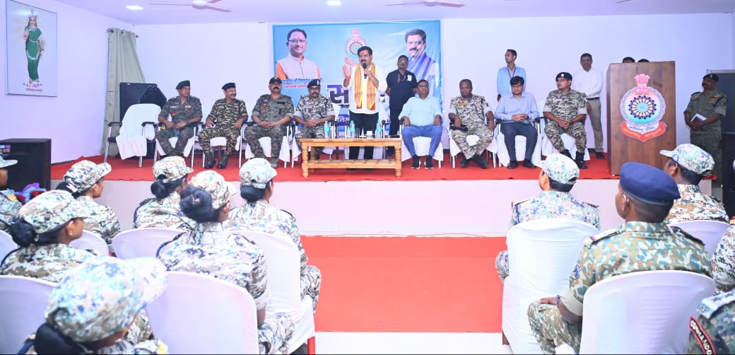 आपकी भुजाओं की ताकत के कारण ही आज मैं सड़क मार्ग से बीजापुर आ पाया : डिप्टी सीएम विजय