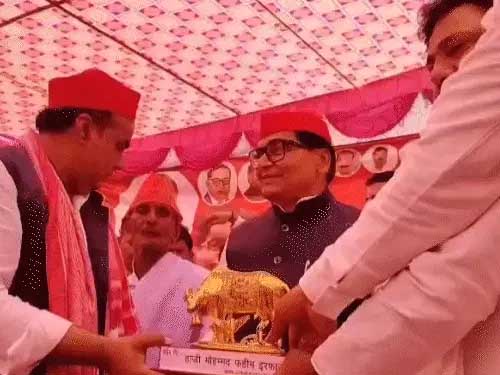 सेना के पराक्रम पर राजनीति: रामगोपाल यादव ने विंग कमांडर और एयर मार्शल की जाति का जिक्र कर दिया नया सियासी मोड़