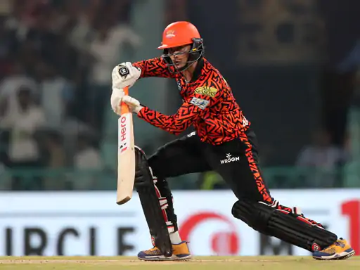 IPL 2025 Broken car glass : SRH के ओपनर अभिषेक शर्मा के जोरदार छक्के से टूटा 20 लाख की कार का शीशा