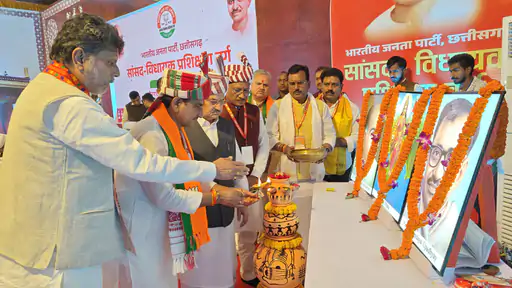 मैनपाट में नड्डा ने ली सांसद-विधायकों की क्लास