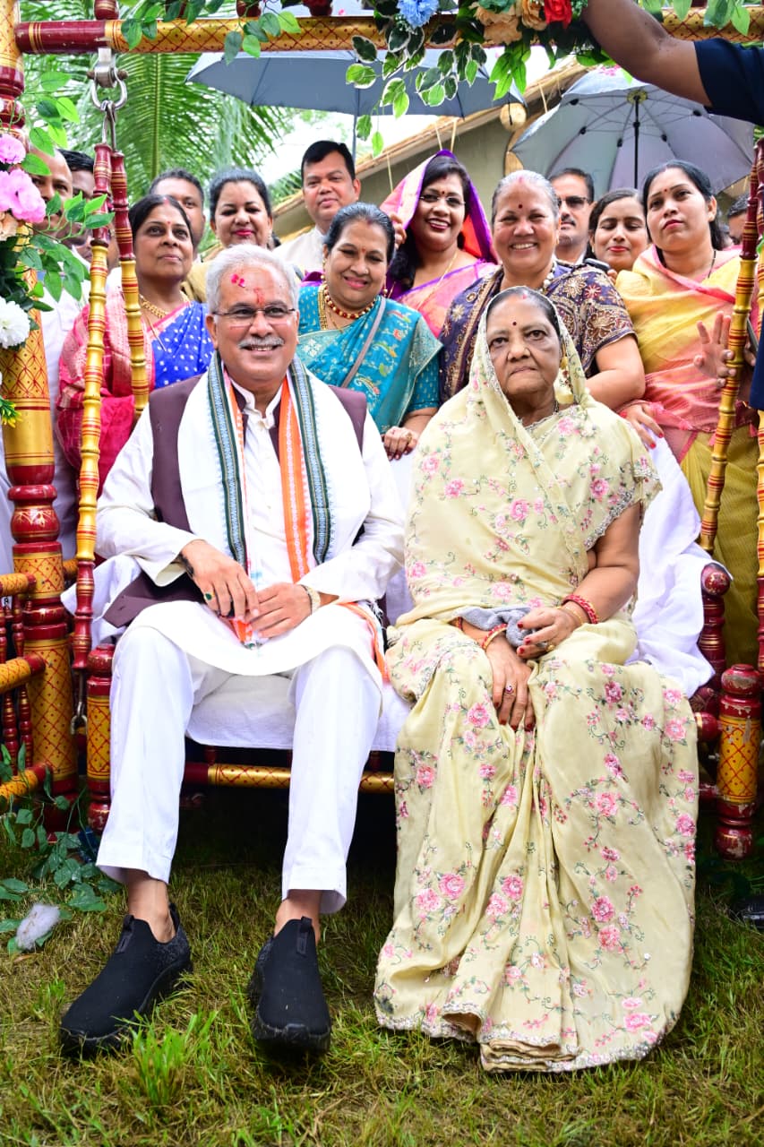 Congress’s Teeja-Pora Festival : तीजा-पोरा महोत्सव के बहाने सियासी दुश्मनों को संदेश कका अभी जिंदा है..