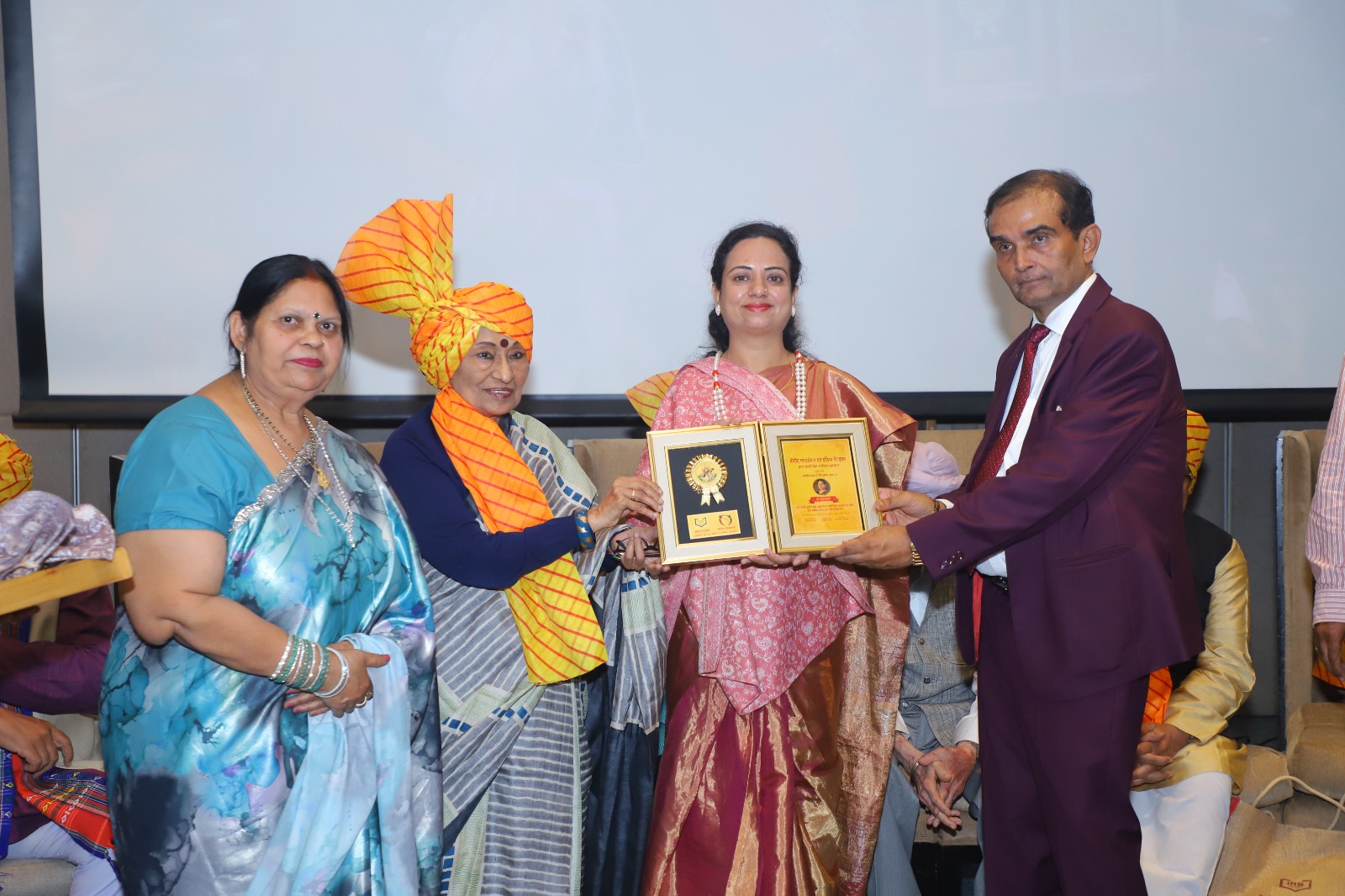 BPA Foundation & India Net Book : डॉ रेशमा अंसारी को पुष्पदेवी साहित्याचार्य विभूषण सम्मान