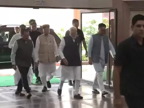 Parliamentary Party Meeting in Delhi : पीएम NDA संसदीय दल की बैठक में पहुंचे: