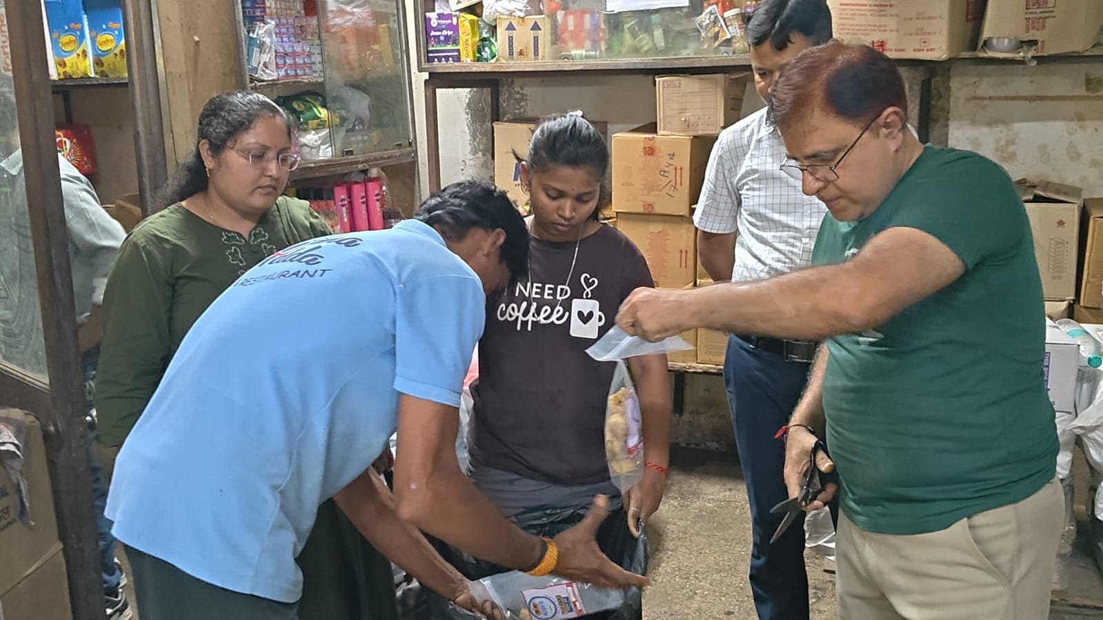 Department of Food & Drug Administration : एक्शन में फ़ूड डिपार्टमेंट, खराब एवं कालातीत सामग्री कराई गई नष्ट